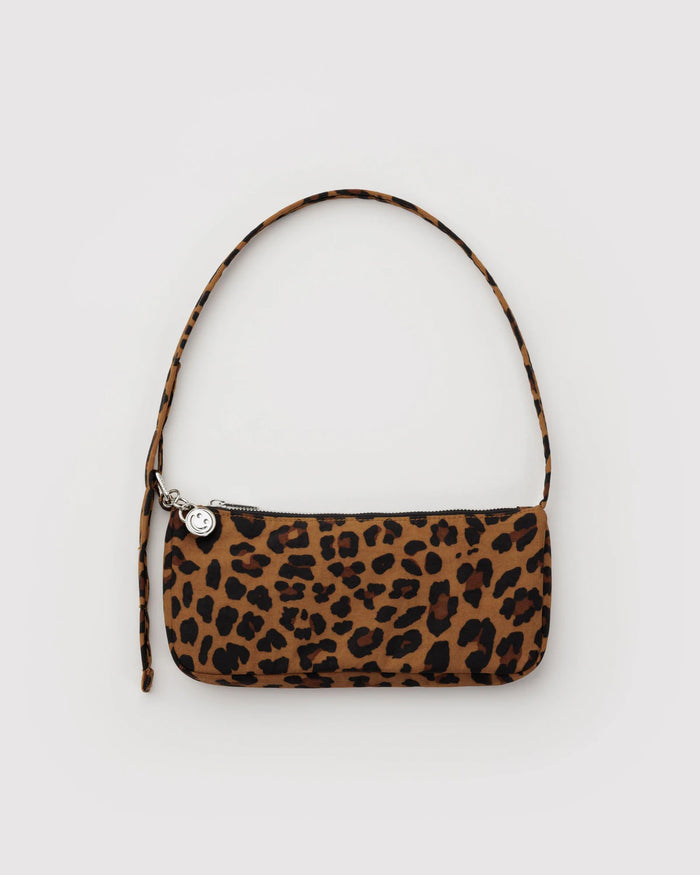 Baggu. Nylon Pochette in Leopard